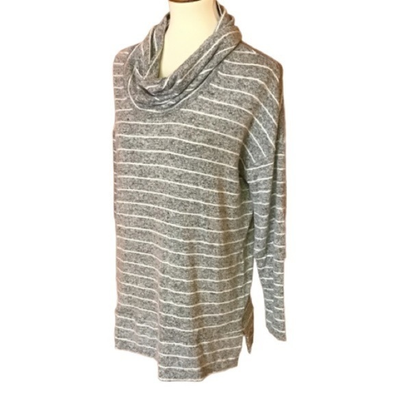 BKE super soft beachy sweater - Picture 1 of 8